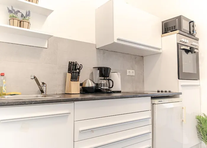 Meidling Center, Modern 1br With Tv & Wifi