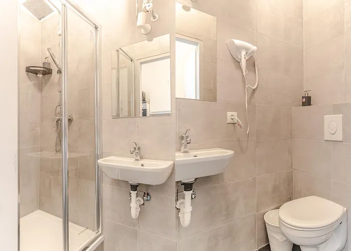 Meidling Center, Modern 1br With Tv & Wifi *